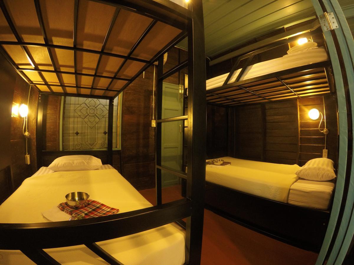 La Moon Hostel กรุงเทพมหานคร ภายนอก รูปภาพ