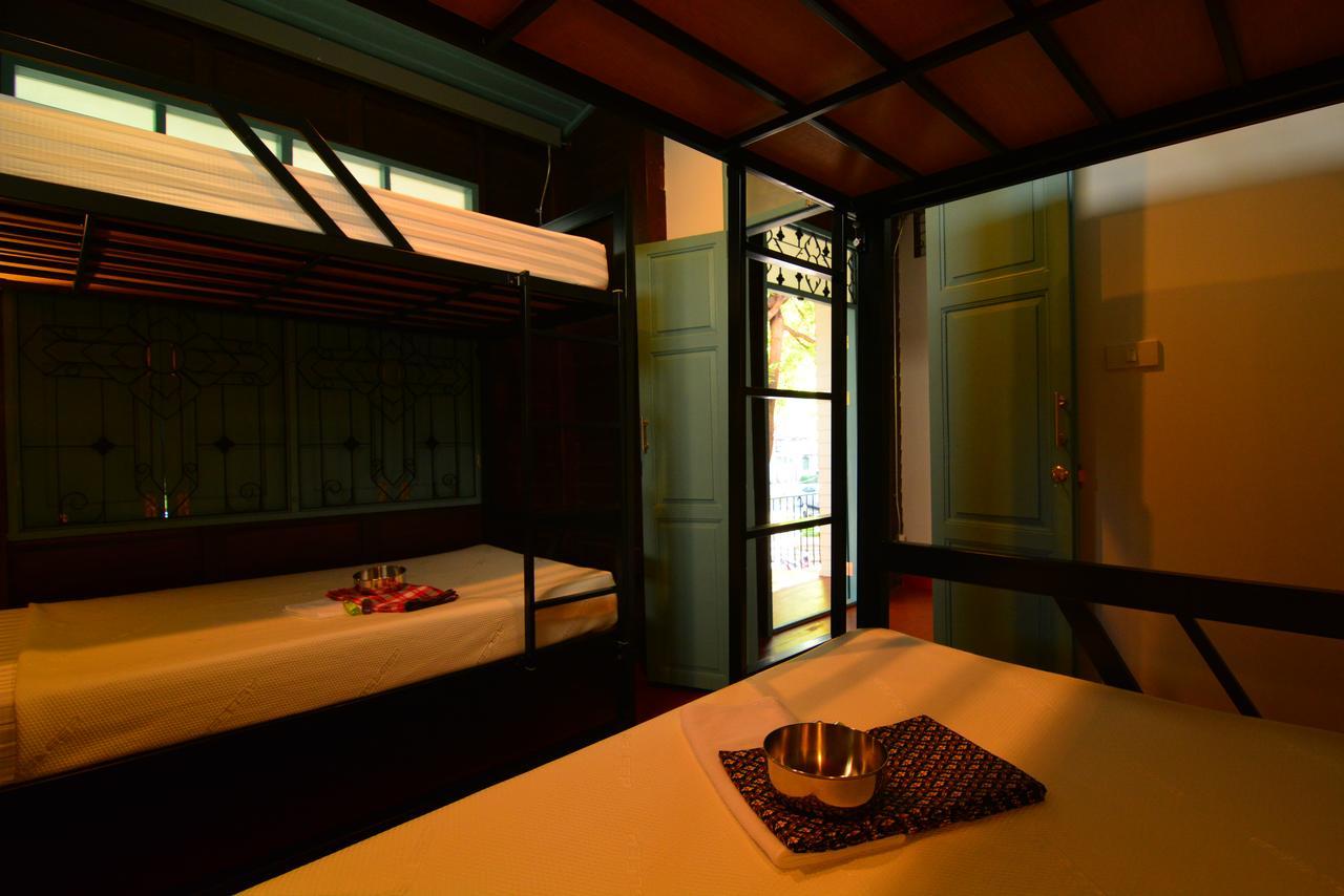 La Moon Hostel กรุงเทพมหานคร ภายนอก รูปภาพ