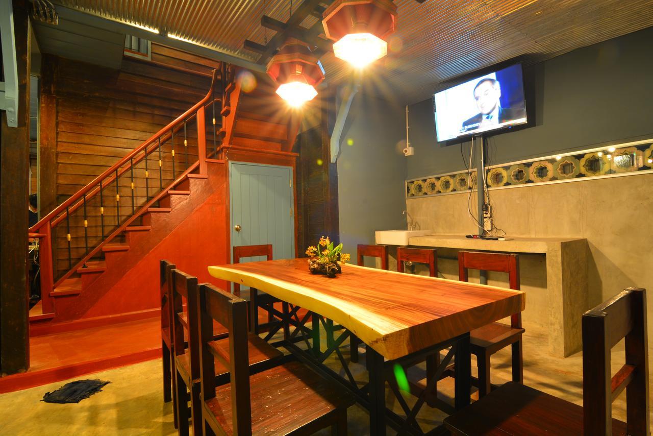 La Moon Hostel กรุงเทพมหานคร ภายนอก รูปภาพ