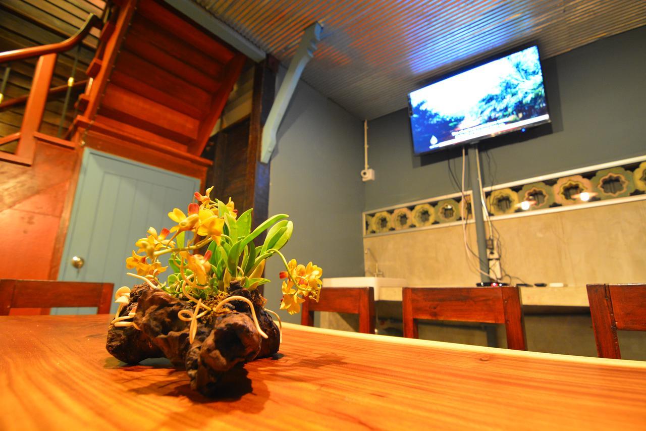 La Moon Hostel กรุงเทพมหานคร ภายนอก รูปภาพ