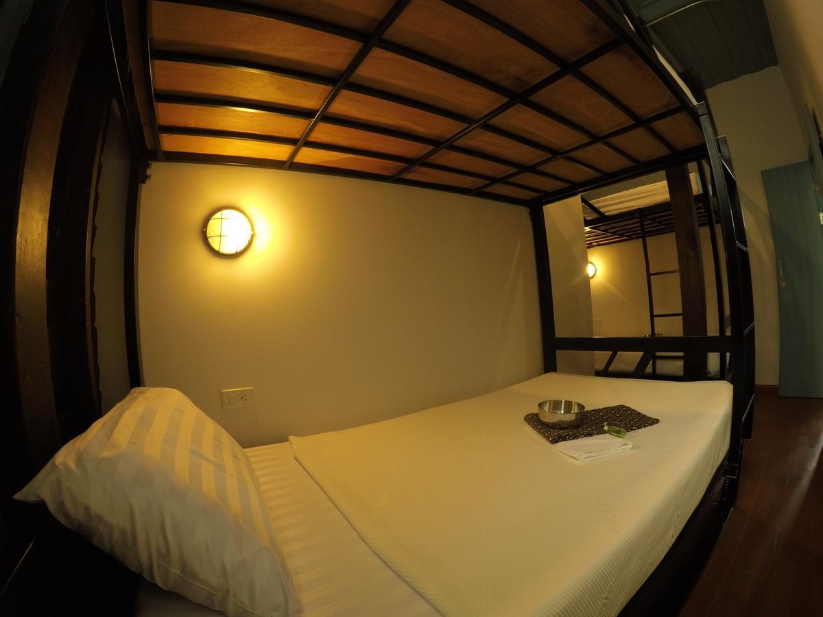 La Moon Hostel กรุงเทพมหานคร ภายนอก รูปภาพ